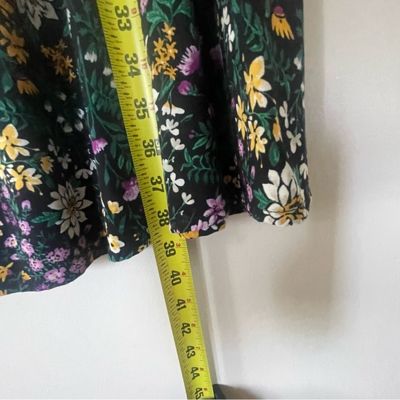 Old Navy Floral Sundress, Excellent Condition. Women’s size M, Lightweight - Picture 3 of 5
